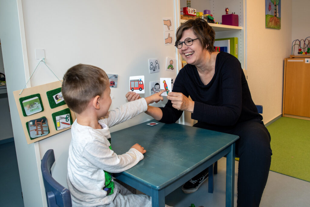 Spielend_kommunizieren_Kommunikationshilfen